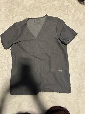 FIGS SCRUB Set V-Neck Scrub Top and pants — Gray